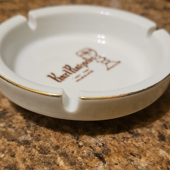 Karl Ratzsch's White Ceramic Ashtray - Picture 5 of 8